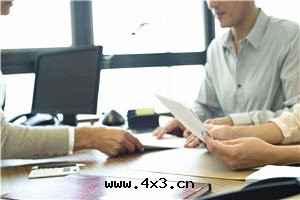 中(zhōng)明(míng)公(gōng)司按期(qī)交貨，我(wǒ)们(men)的(de)工期(qī)也(yě)有(yǒu)了(le)保障