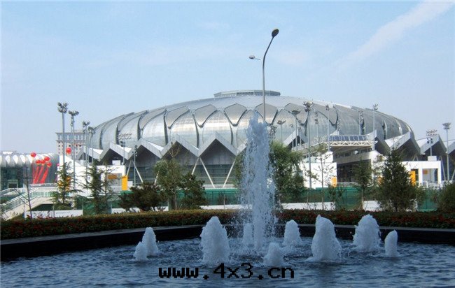 濟南(nán)奧體(tǐ)中(zhōng)心(xīn)双(shuāng)曲(qū)鋁(lǚ)單闆