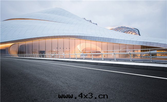 哈爾濱大(dà)劇院(yuàn)双(shuāng)曲(qū)鋁(lǚ)單闆